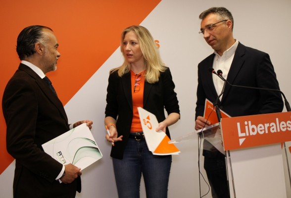 Cs presenta en el Congreso una reforma para frenar la subida de las cuotas de los autónomos