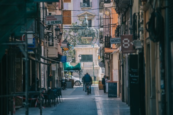 Más estudios en Micer Mascó y paro en la Plata: el perfil laboral de los vecinos de València, calle a calle