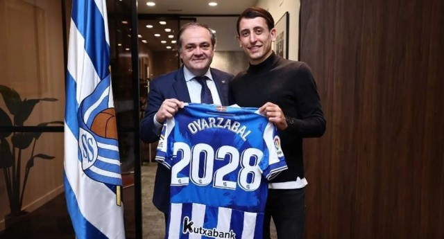 Mikel Oyarzabal renueva con la Real Sociedad hasta 2028
