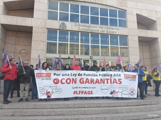 Personal público se concentra contra 