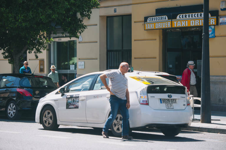 Habrá taxis en Cevisama: el sector desconvoca la huelga en València