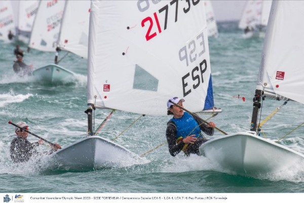 Martina Reino lidera el nacional ILCA 6 en Torrevieja
