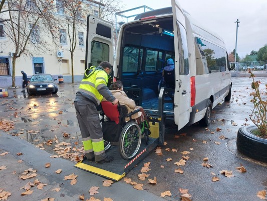 Más de 300 personas con discapacidad utilizaron el transporte de Cocemfe Castellón en 2022


