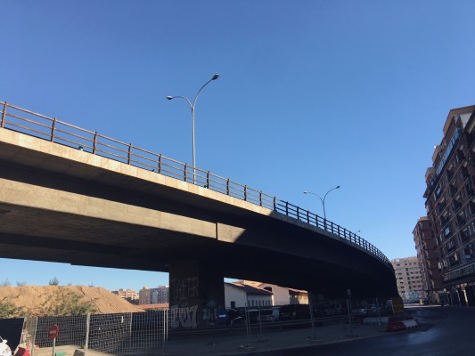 Hacer ciudad debajo de un puente: Malilla, prototipo para renovar la Valencia gris 