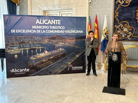 Alicante recibe la certificación como municipio turístico de excelencia de la Comunitat