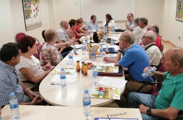 Alicante oferta más de 10.000 plazas de cursos gratuitos en los centros de mayores