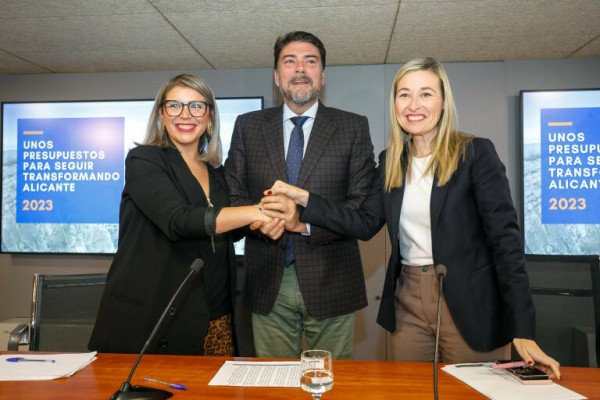 El bipartito de Alicante frena la votación sobre las cuentas para negociar tras el plante de la oposición