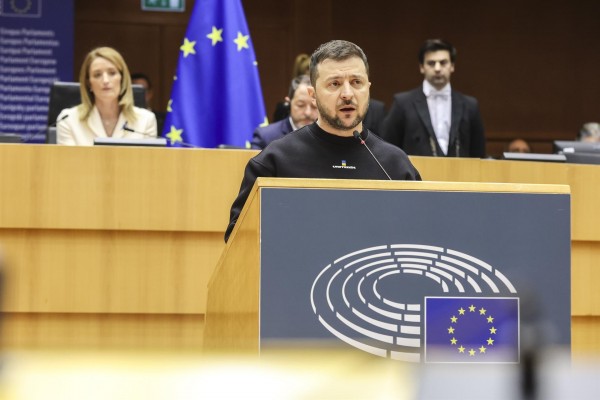 Zelenski reivindica en Eurocámara la adhesión de Ucrania : 