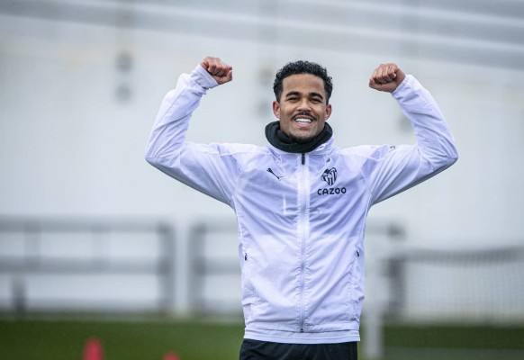 Kluivert reafirma su mejoría y estará el sábado ante el Athletic