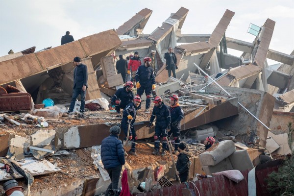 Turquía eleva a más de 16.000 los muertos por los terremotos, que dejan más de 3.000 fallecidos en Siria