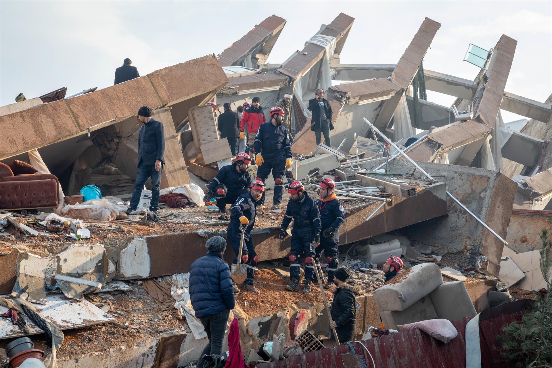 Turquía eleva a más de 16.000 los muertos por los terremotos, que dejan más de 3.000 fallecidos en Siria
