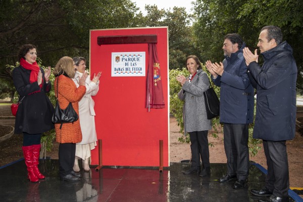 Alicante dedica un nuevo parque a las Damas del Fuego en Playa de San Juan