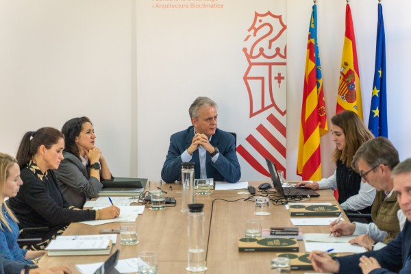 Vivienda 'salva' su concurso para construir 1.100 pisos de alquiler asequible con una única oferta   