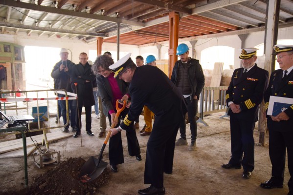 La rectora de la UPCT y el almirante del Arsenal colocan la primera piedra de la nueva sede de la ETSAE
