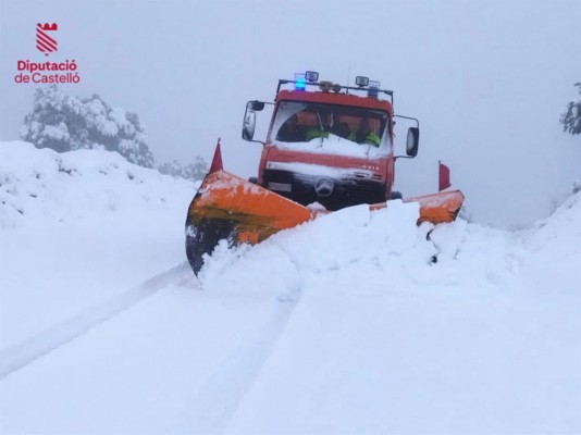 La nieve provoca complicaciones en Els Ports y la Tinença, con espesores de 20 y 30 centímetros