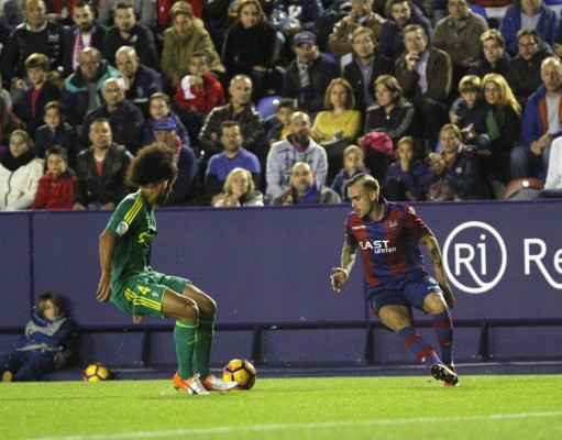 La solidez del Levante UD se pone a prueba en el Carlos Tartiere