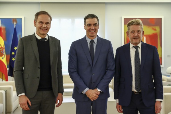 Griffiths (Seat) y Blume (Volkswagen) explican a Sánchez el plan para invertir 10.000 millones en España