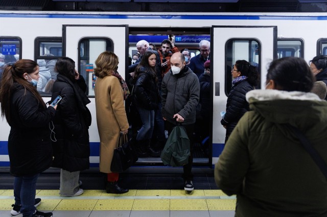 El transporte público aplaude el fin del uso obligatorio de la mascarilla desde este miércoles