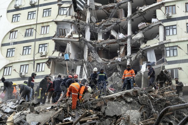 Aumenta a más de 3.600 el número de muertos en Turquía y Siria por los terremotos