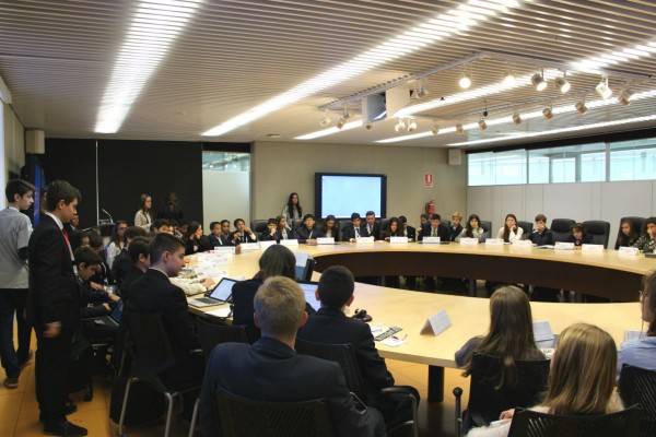 
La conferencia de las Naciones Unidas llega a Valencia en formato escolar
