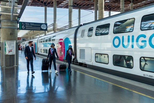 El tren 'low cost' de Ouigo: puente con Madrid para familias y residentes con 4 viajes al día todo el año 