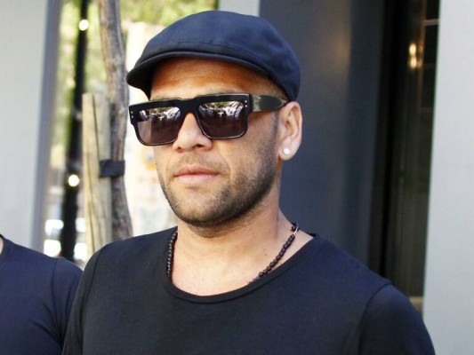 La Fiscalía pide que Dani Alves siga en prisión por la presunta violación

