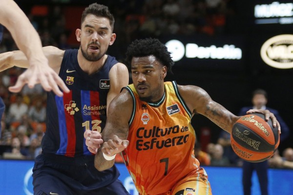 El Valencia protestará formalmente ante la ACB por el arbitraje ante el Barça
