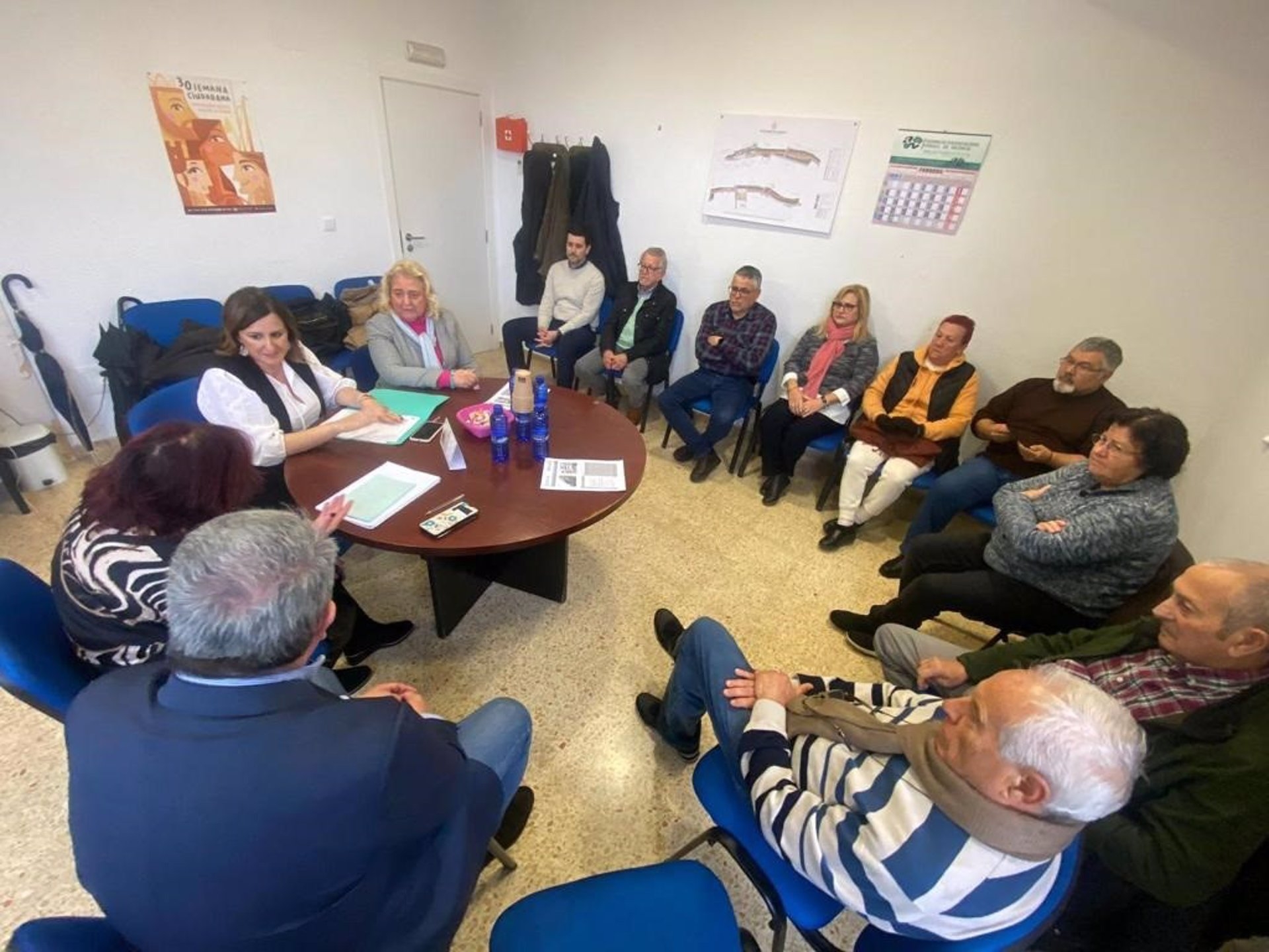 Reunión de Catalá con vecinos de benimàmet sobre el centro de menores - Foto: PP VALÈNCIA - 