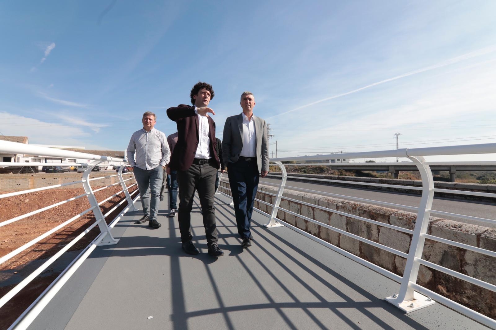 El conseller de economía, Rafa Climent, junto al alcalde de Betxí, Alfred Remolar. Foto: Ayuntamiento de Betxí - 