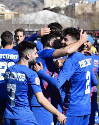 Paso de gigante del Eldense y el Alcoyano y meritorio empate de La Nucía