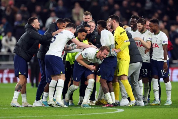 Kane se convierte en el máximo goleador de la historia del Tottenham
