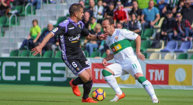 El Elche pierde en Almería y se queda en la mitad de la tabla