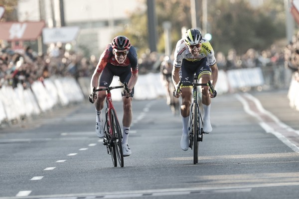 Rui Costa sorprende a todos y se lleva la etapa y la Volta
