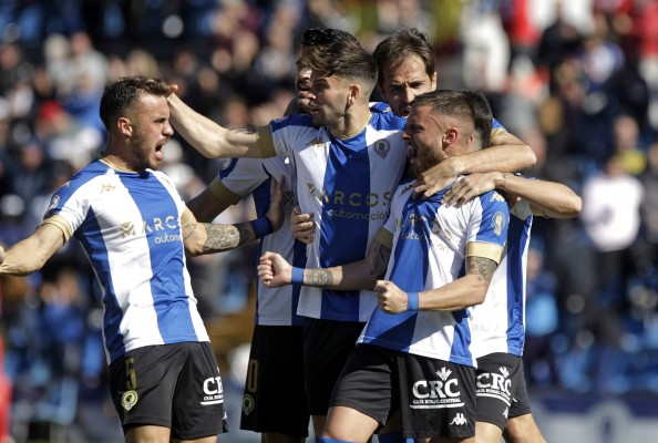 El Hércules gana otro partido en inferioridad numérica y cierra la jornada en puestos de 'play-off'