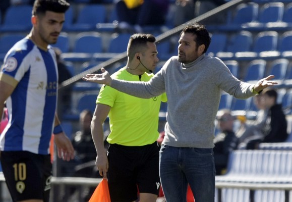 Escobar trata de poner freno a la euforia