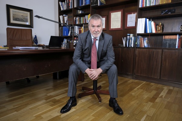 En el tema de los graneles, sólo al Puerto de Alicante se le está exigiendo los permisos