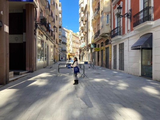 La calle Gerona de Alicante se corta ocho días en la recta final de las obras de peatonalización