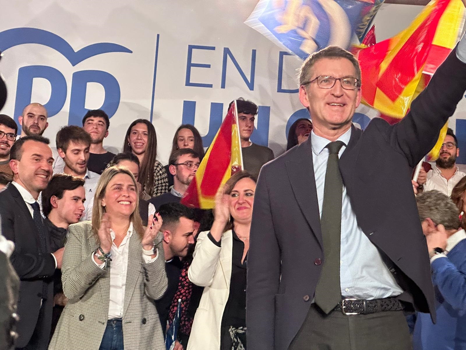 Barrachina pone la maquinaria del PP provincial a disposición de Feijóo y Mazón para lograr el vuelco electoral