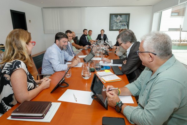 Alicante pacta con Aguas un Fondo Social de 500.000 € para ayudar a familias vulnerables