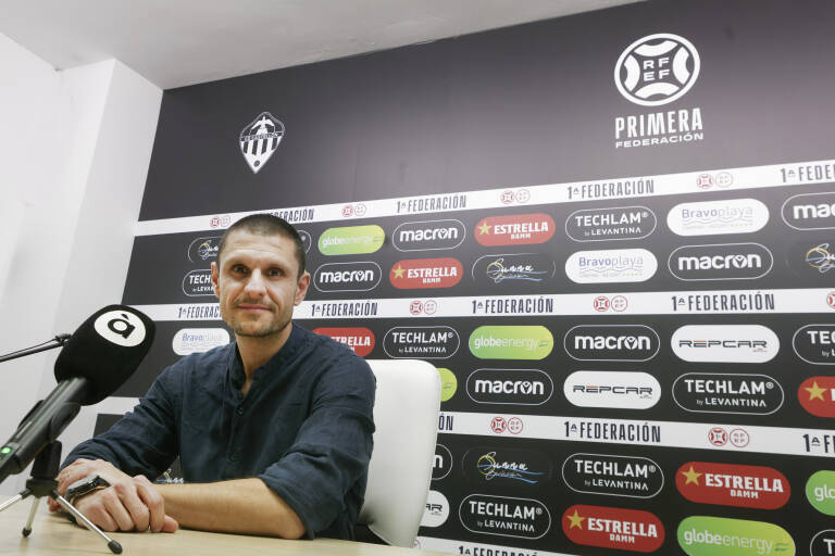 Rudé: “Se ha hecho una plantilla equilibrada, con perfiles diferentes y con profundidad”