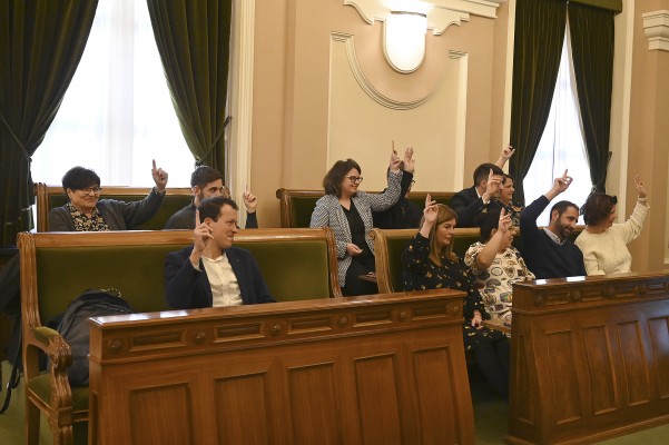 El Fadrell remata el presupuesto e insinúa que las alegaciones vecinales para frenarlo emanan del PP