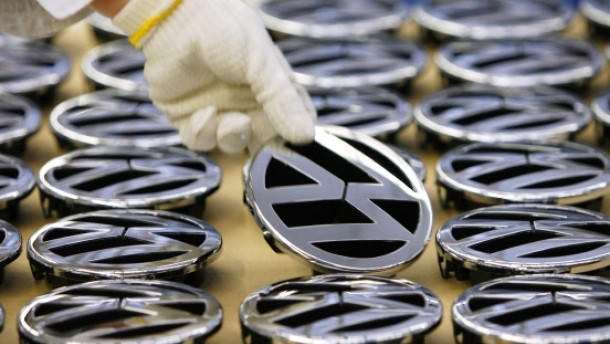 Volkswagen se desploma (más) en bolsa tras aflorar otros 800.000 vehículos afectados por presuntas irregularidades