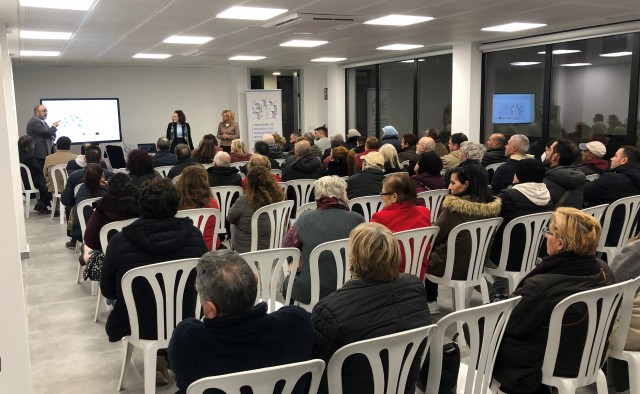 Boqueres se vuelca con las ayudas a la mejora del barrio: los vecinos abarrotan el 'nuevo' auditorio