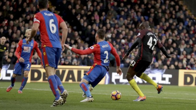 Yaya Touré da el triunfo al City su primer partido en tres meses