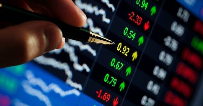 El Ibex 35 rozó los 9.300 puntos antes de hablar Lagarde (BCE) para acabar salvando los 9.200