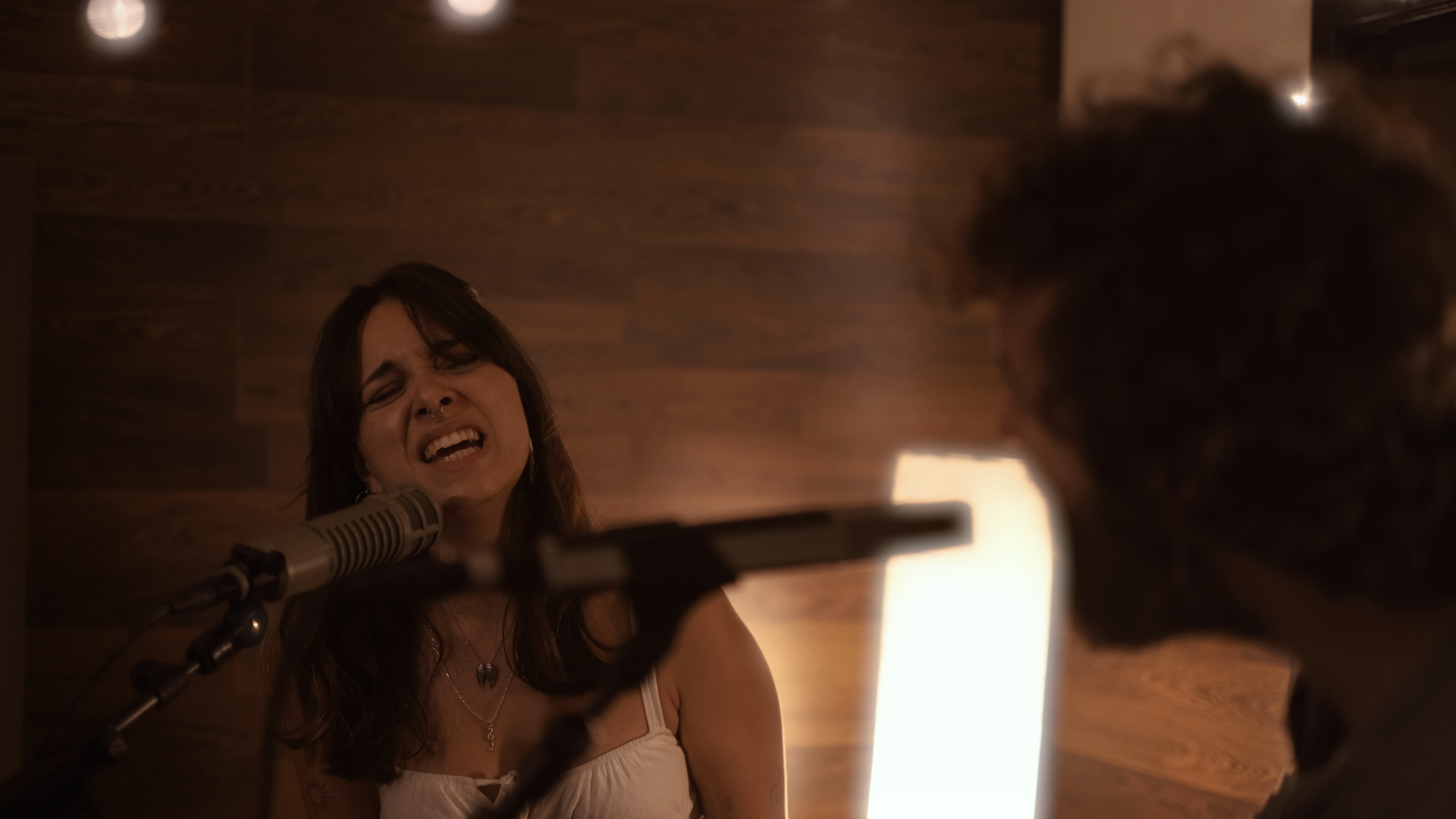 Novembre Elèctric i Esther uneixen les seues veus per reformular 'Boira'