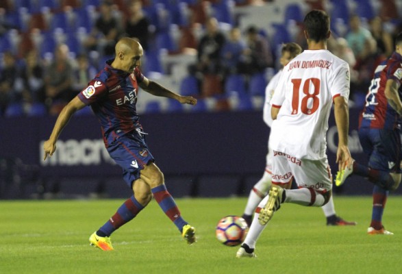El Real Oviedo arrolla al Levante en el Tartiere