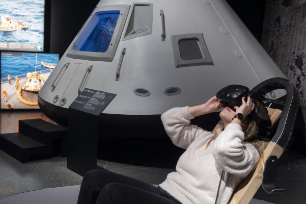 El Apollo 11 aterriza en CaixaForum València