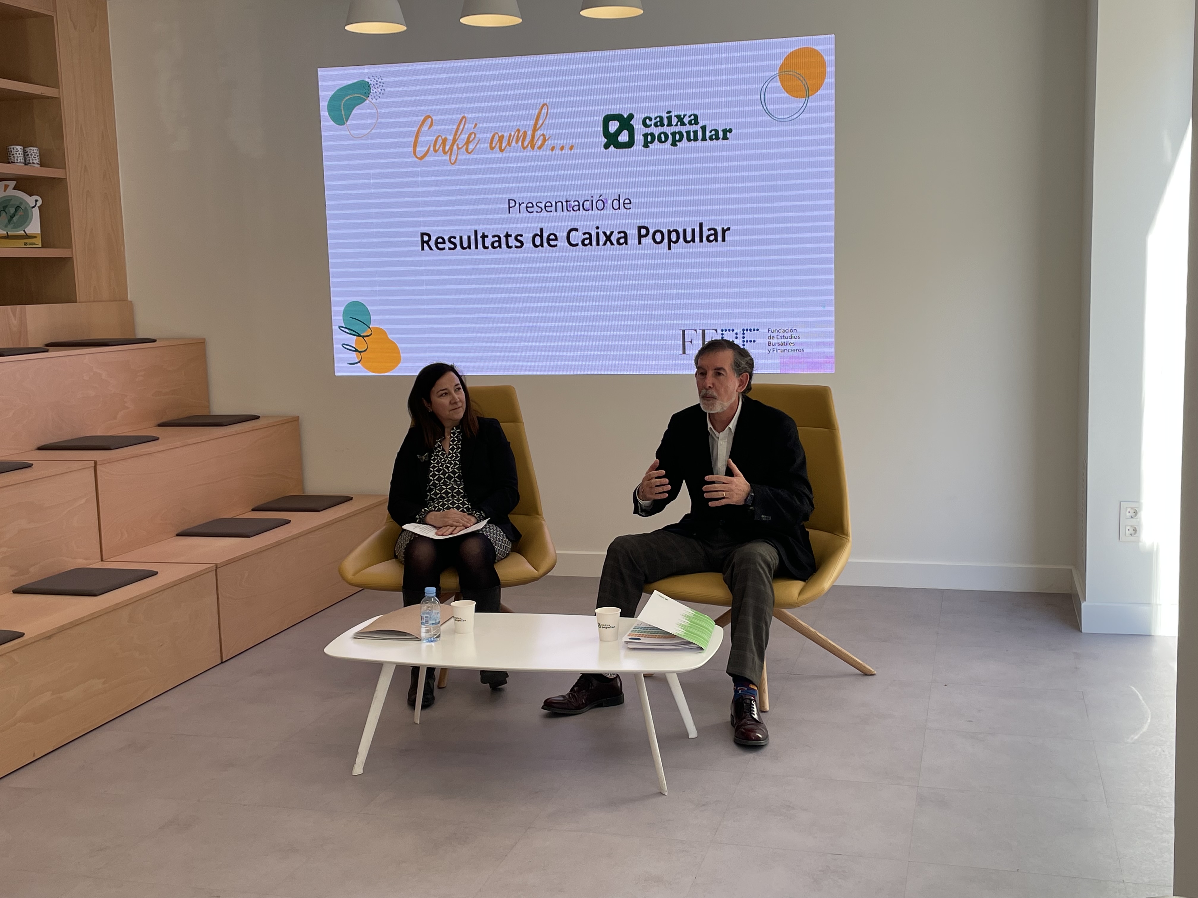 Rosendo Ortí, director general de Caixa Popular, e Isabel Giménez, su homóloga de la FEBF - 