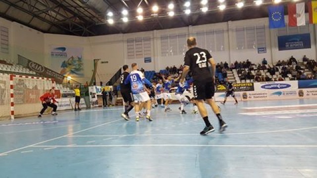 El Balonmano Benidorm ya no es el colista